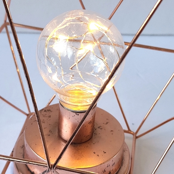 Geometric rose gold LED light lamp - Picture 6 of 7